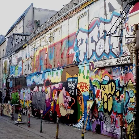 Moret Art Apart 1B Banksy Appartement *