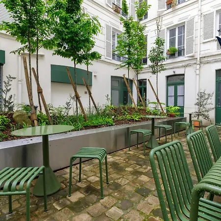 Moret Art Apart 1B Banksy Appartement *